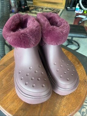 CROCS Mens Burgundy Faux-Fur Lined Slip-On Boots